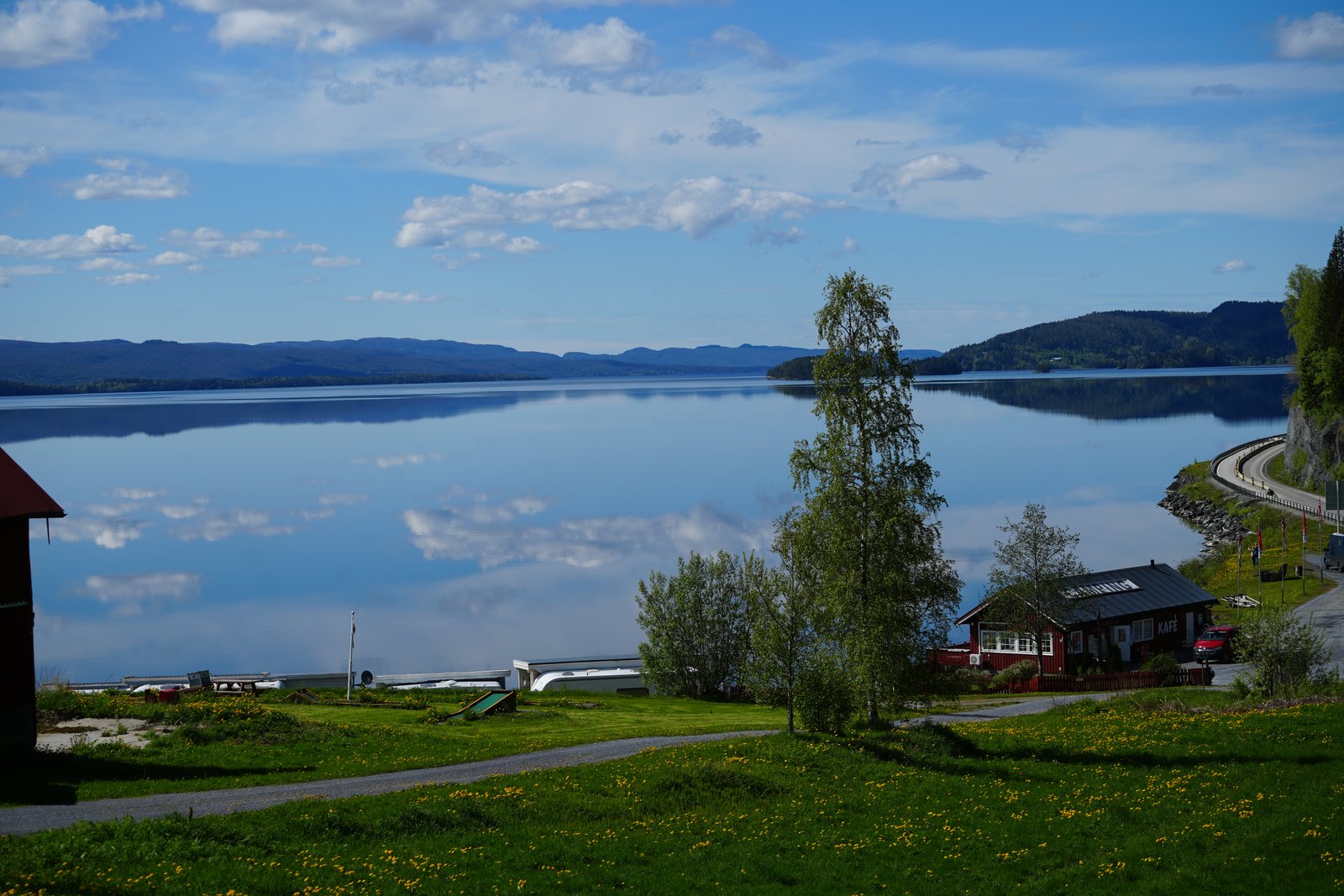 Spiegelglatt: der Snåsavatnet