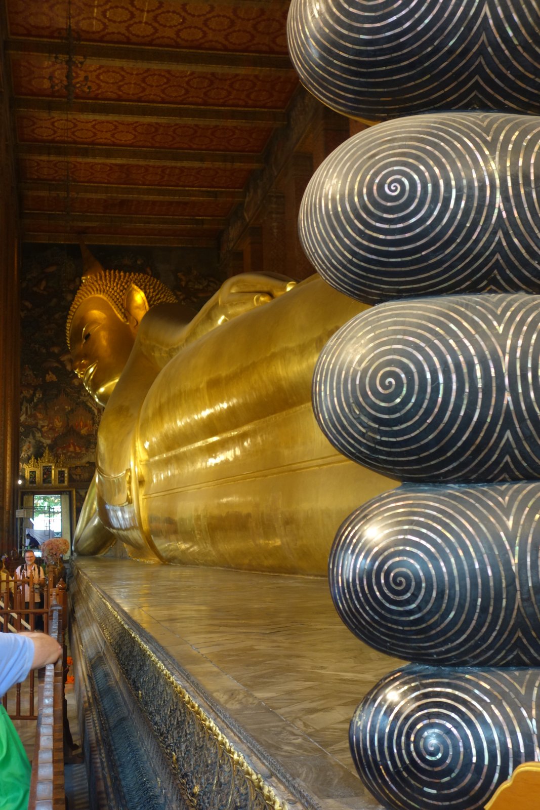 Die Füße des liegenden Buddha