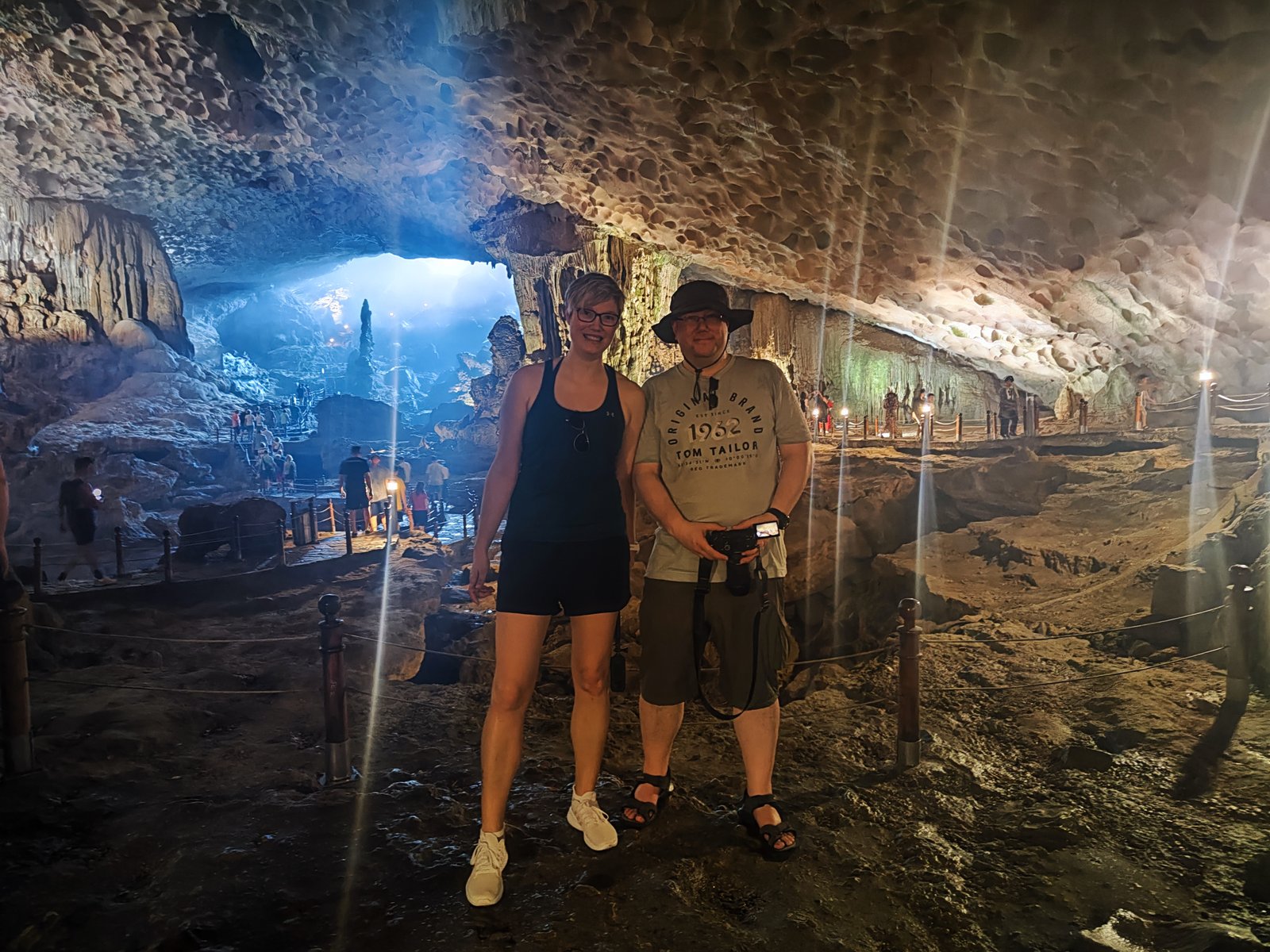Wir zwei in der Hang Sửng Sốt
