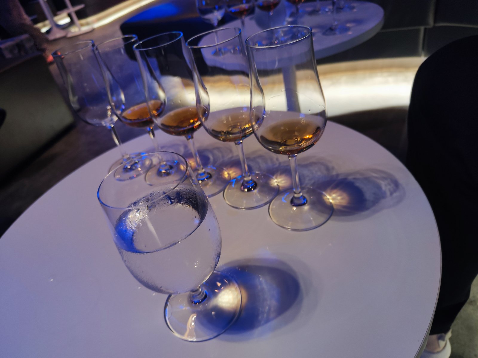 Fünf Rumsorten zu je 2 cl