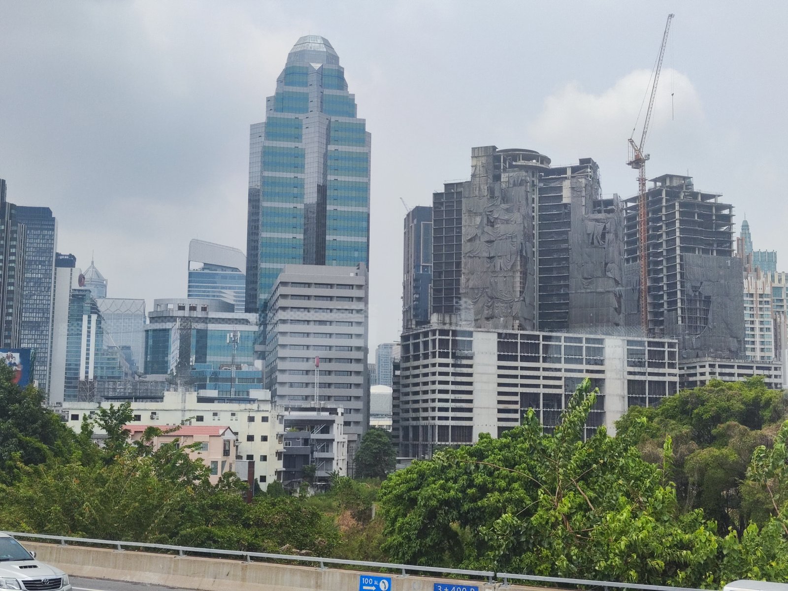 Die ersten Wolkenkratzer von Bangkok