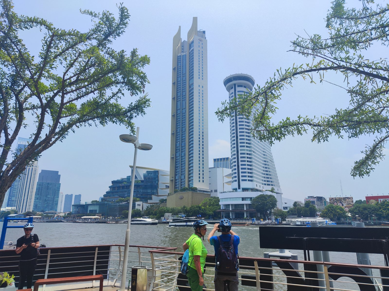 Pause am Chao Phraya