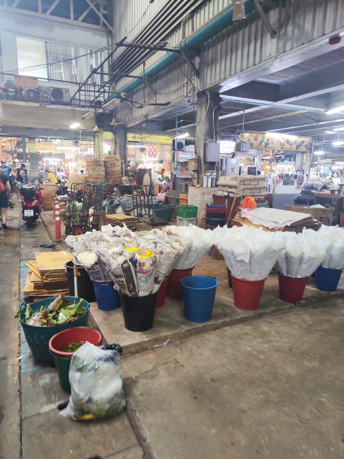 Auf dem Blumenmarkt Pak Khlong Talat