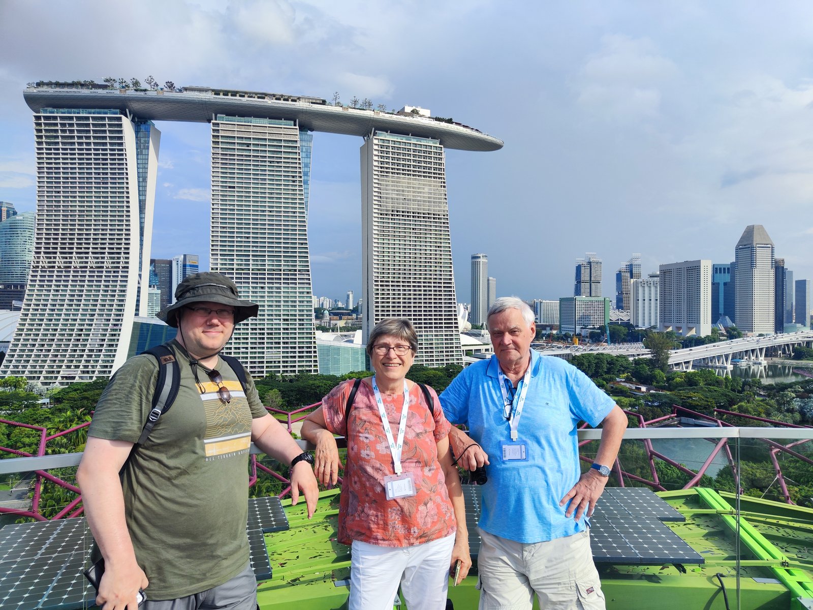 Familienfoto vor dem Marina Bay Sands
