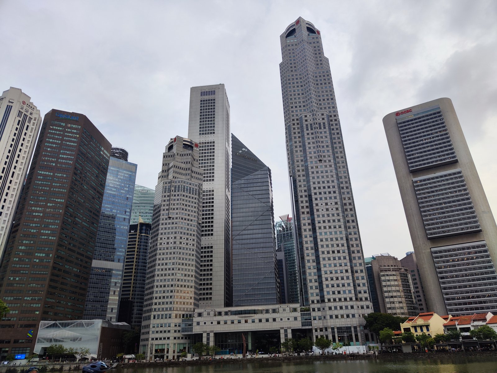 Wolkenkratzer am Singapore River
