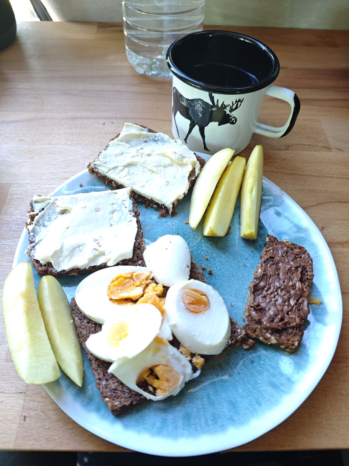 Geburtstagsfrühstück im Van