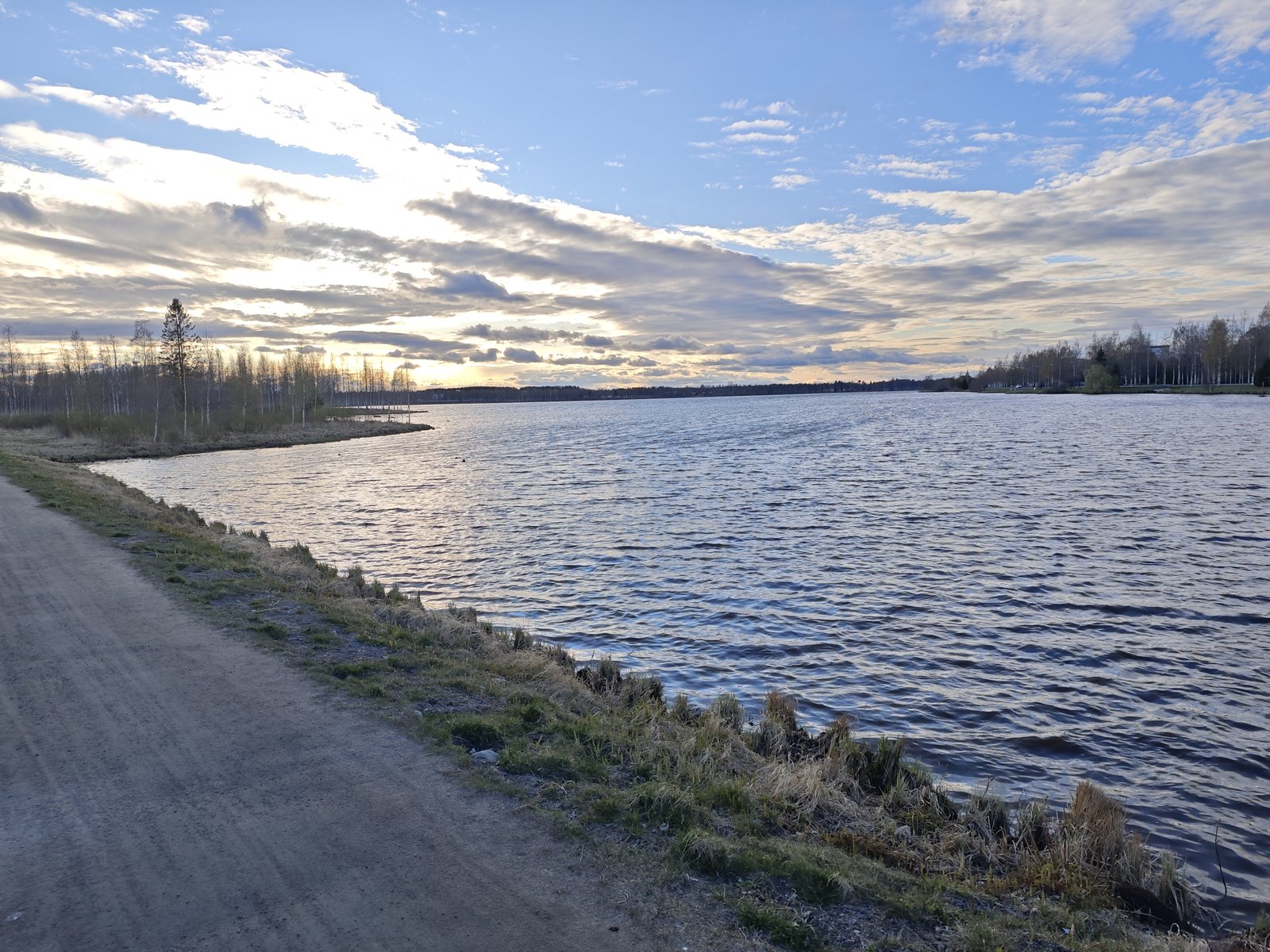 Am Torne-Fluss, gegenüber liegt schon Finnland