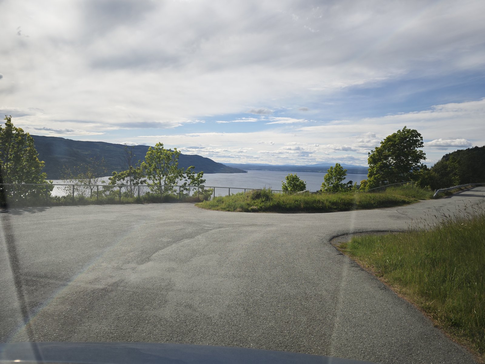 Immer am Fjord entlang