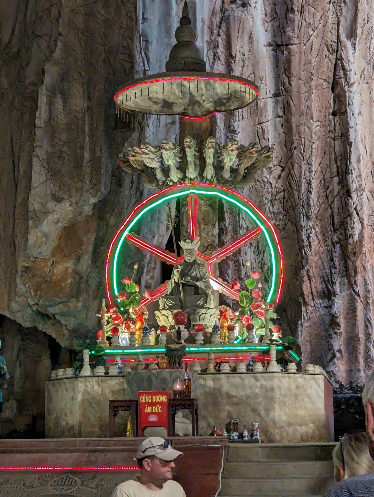 Buddhistisches Heiligtum im Berg