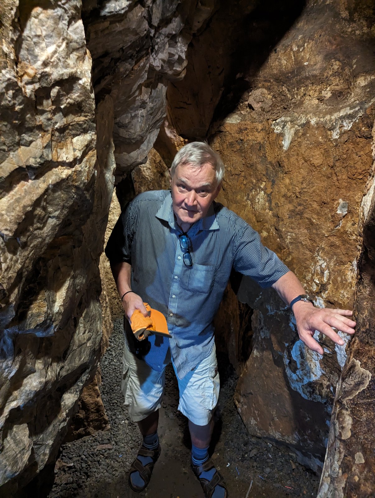 Gerd in der Höhle