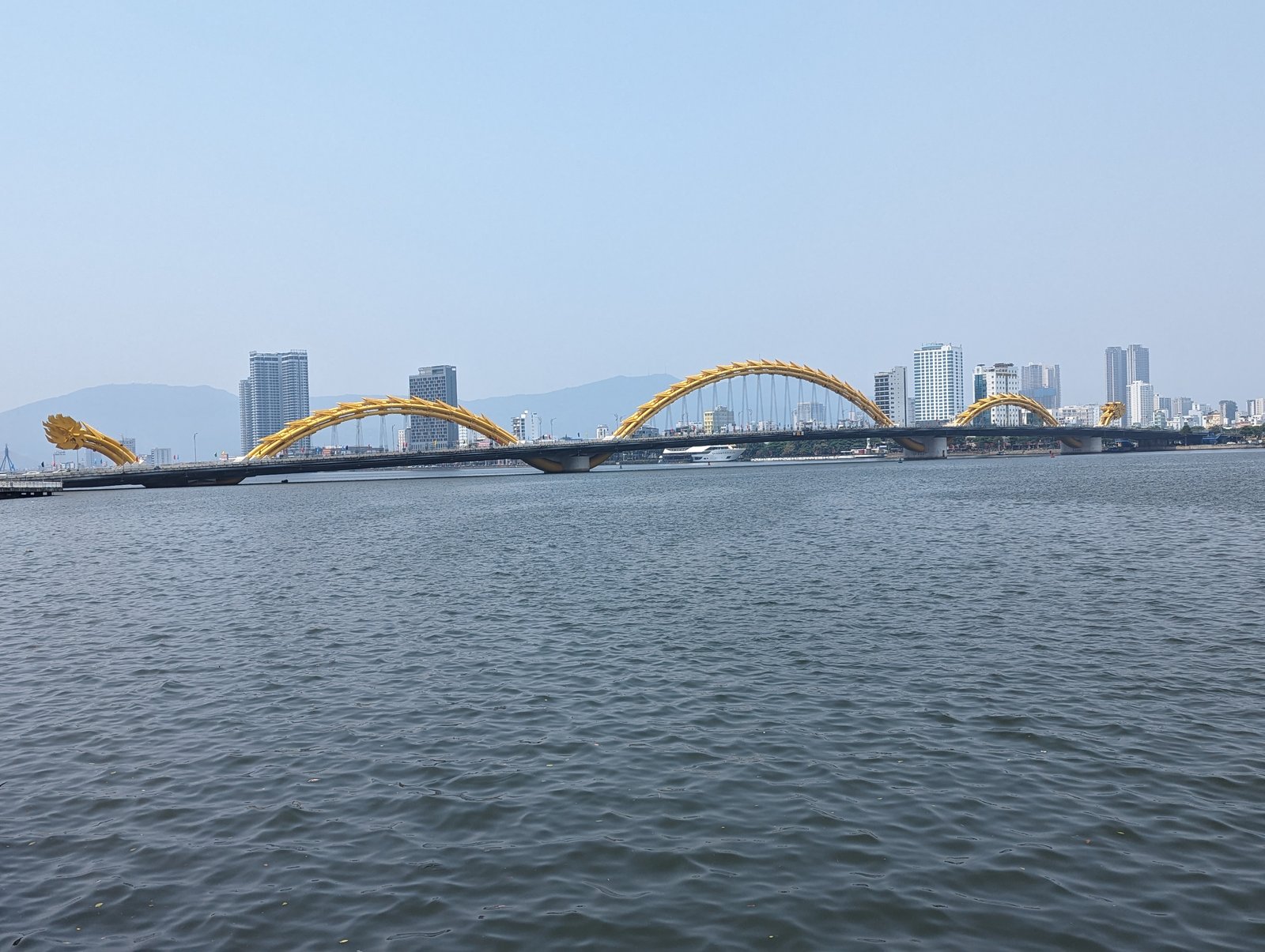 Die Dragon Bridge über den Han