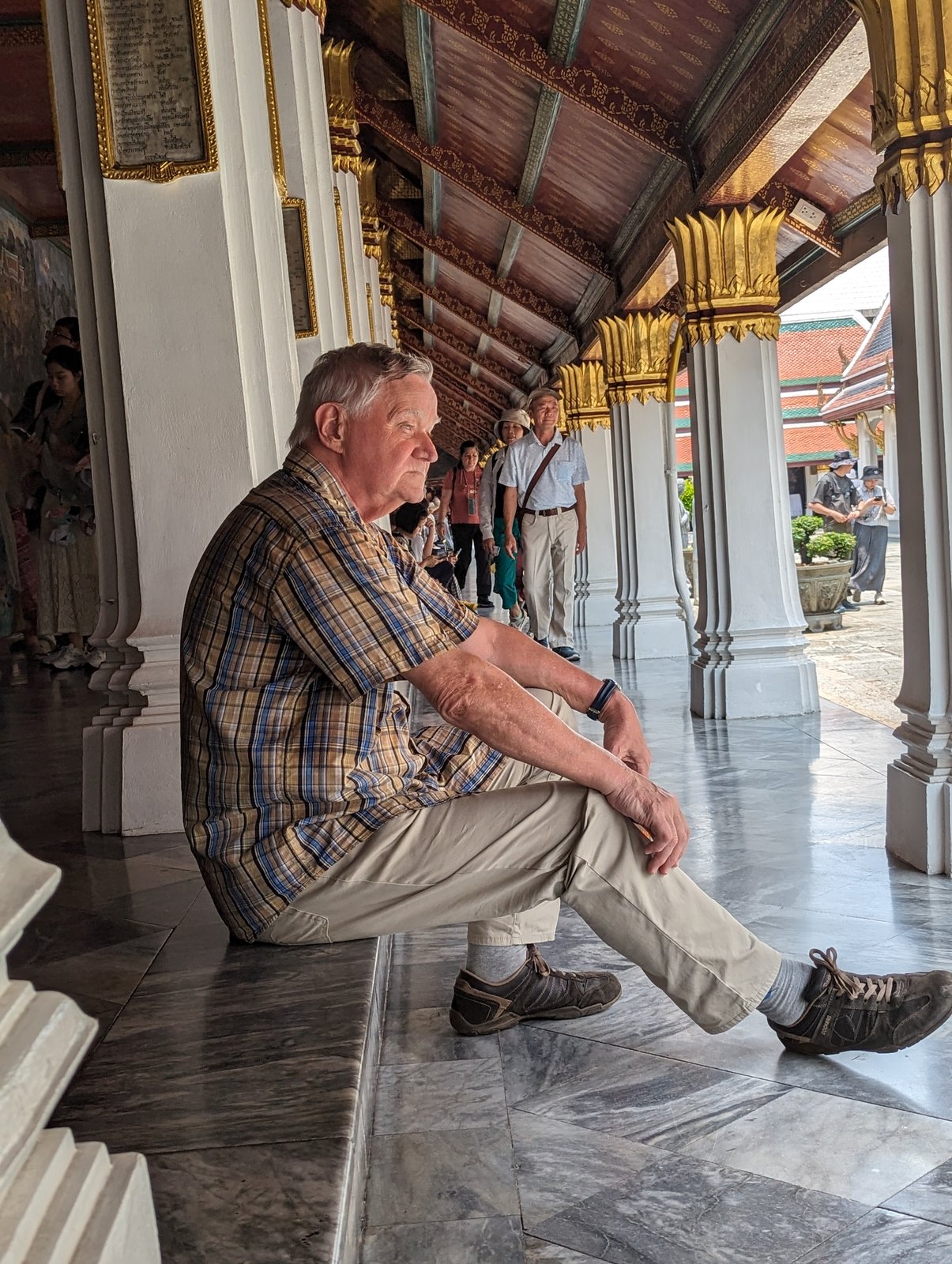 Papa im Tempel