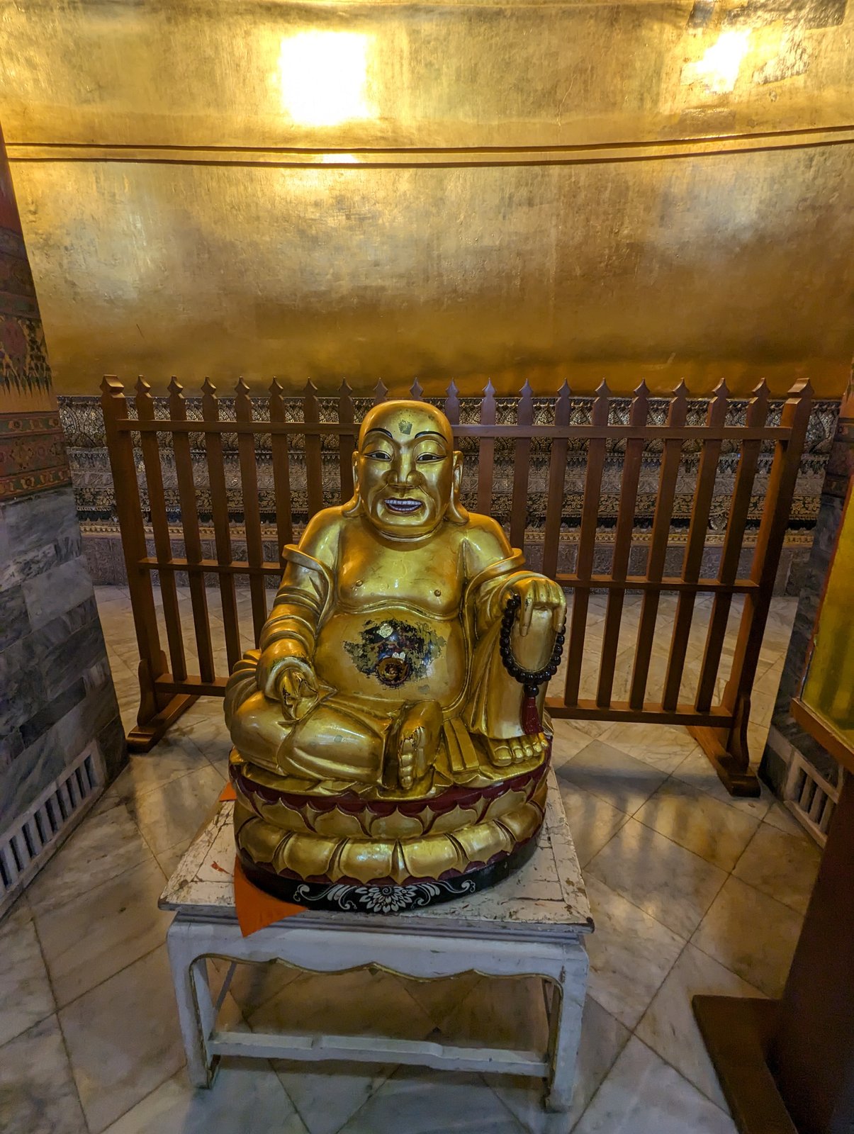 Ein kleiner goldener Buddha