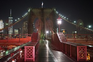 34 Brooklyn Bridge bei Nacht